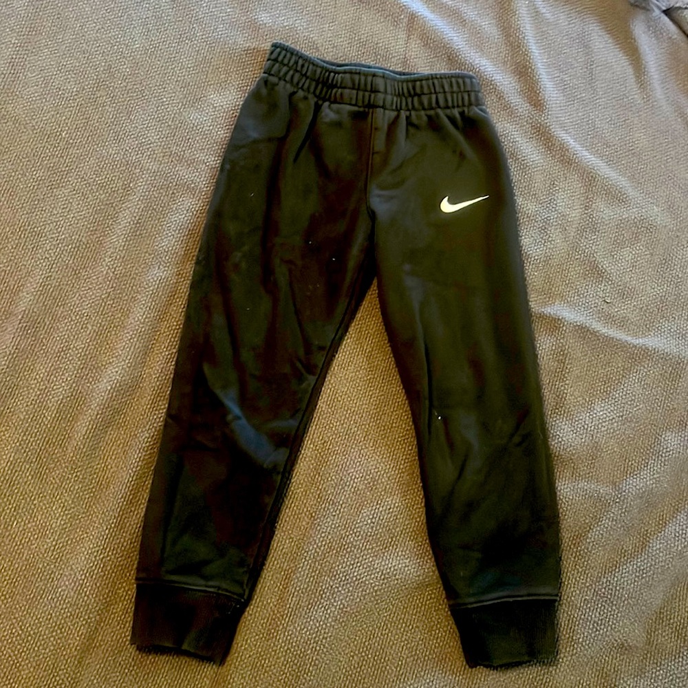 Kids Nike sweatpants Small (4-5yrs)